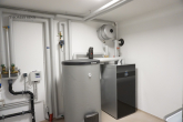 NEUBAU - MODERNE DOPPELHAUSHÄLFTE MIT GARTEN UND 2 STELLPLÄTZEN IM NEUBAUGEBIET - UG: Heizraum