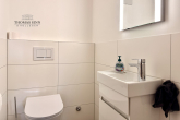 Helle charmante 3,5-Zimmer Galerie-Wohnung mit Balkon und Garage in ruhiger Seitenstraße - Gäste-WC