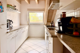 Helle charmante 3,5-Zimmer Galerie-Wohnung mit Balkon und Garage in ruhiger Seitenstraße - Küche