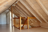 Helle charmante 3,5-Zimmer Galerie-Wohnung mit Balkon und Garage in ruhiger Seitenstraße - Galerie