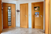 Helle charmante 3,5-Zimmer Galerie-Wohnung mit Balkon und Garage in ruhiger Seitenstraße - Diele