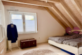 Helle charmante 3,5-Zimmer Galerie-Wohnung mit Balkon und Garage in ruhiger Seitenstraße - Schlafzimmer