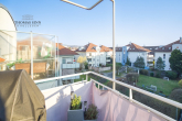 "Schöner wohnen" in dieser lichtdurchfluteten 2,5/3 Zimmer DG-Maisonettewohnung in ruhiger Wohnlage! - Aussicht vom Balkon