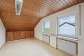 Doppelhaushälfte - Garage absolute Randlage - großes Grundstück Renovieren - einziehen - wohlfühlen - DG: Zimmer
