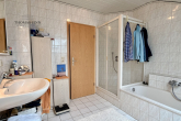 Helle und freundliche 2,5-Zimmer-Wohnung mit Garage in ruhigem Wohngebiet - Bad