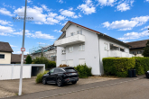 Helle und freundliche 2,5-Zimmer-Wohnung mit Garage in ruhigem Wohngebiet - Hausansicht