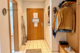 Helle und freundliche 2,5-Zimmer-Wohnung mit Garage in ruhigem Wohngebiet - Diele