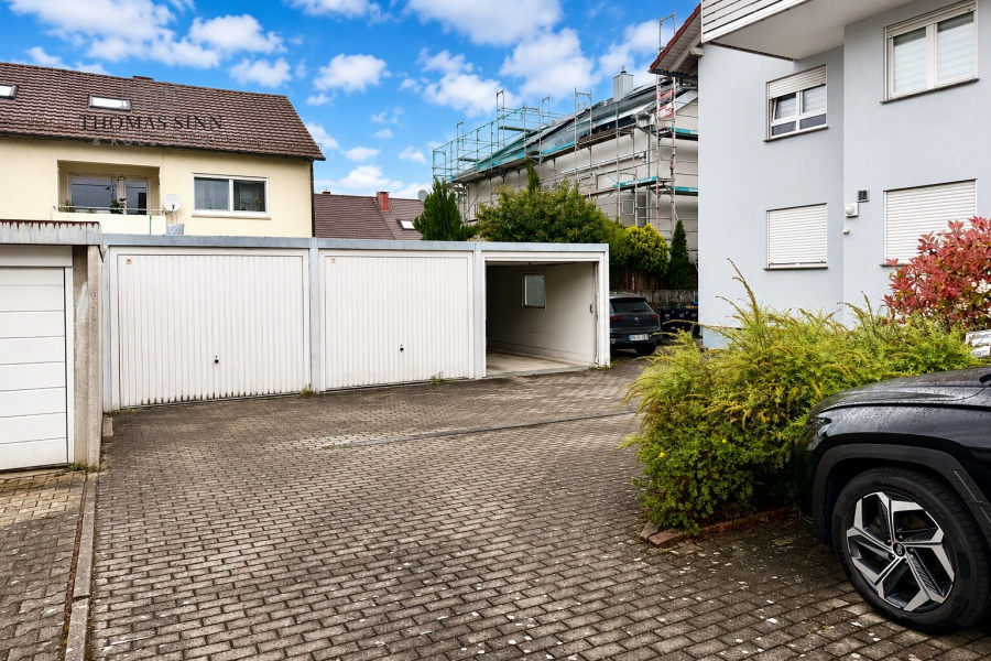 Einfahrt / mittlere Garage