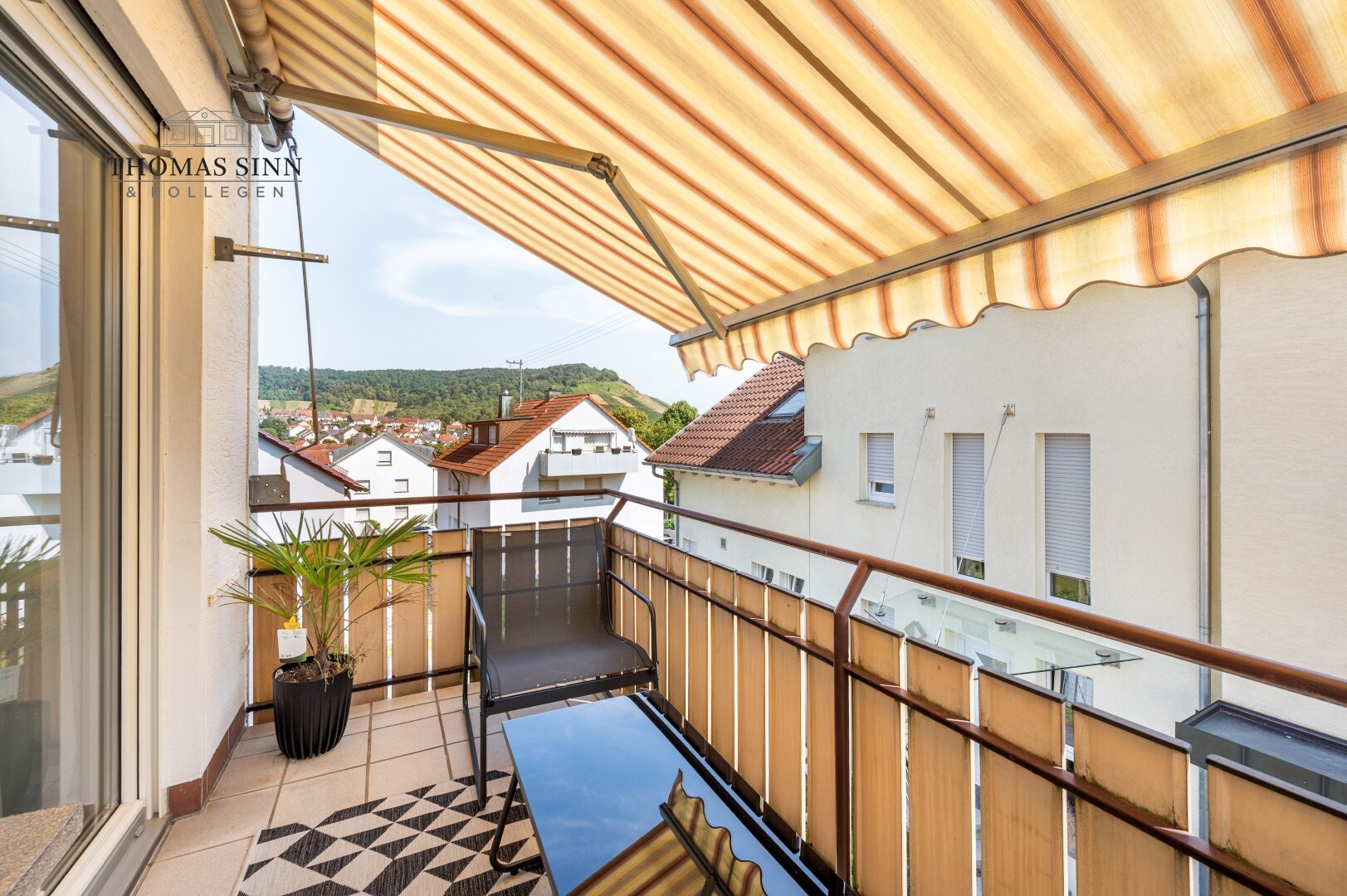Balkon mit Markise