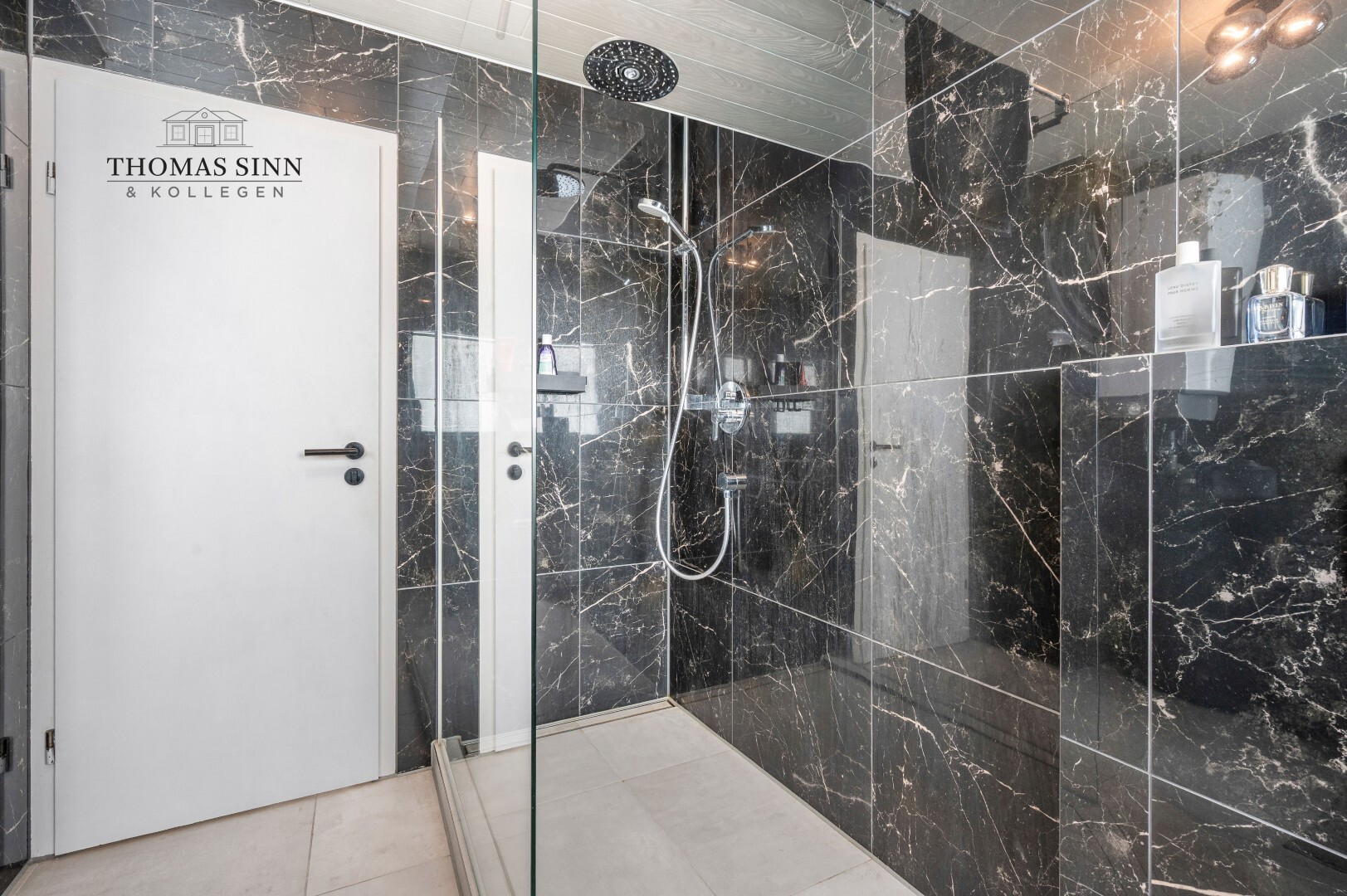 ...mit Dusche