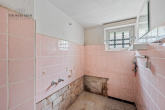 Wohnen mit Vision – Sanierungsbedürftiges Haus auf herrlichem Grundstück - UG: ehemaliges Bad