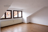 Attraktive 3,5-Zimmer-Dachgeschosswohnung mit großzügigem Grundriss und Dachterrasse - Wohnzimmer