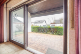 MODERNISIERUNGSBEDÜFTIGES EINFAMILIENHAUS MIT GROSSEM GRUNDSTÜCK IN RUHIGER WOHNLAGE -SOFORT FREI - Überdachte Terrasse