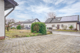 MODERNISIERUNGSBEDÜFTIGES EINFAMILIENHAUS MIT GROSSEM GRUNDSTÜCK IN RUHIGER WOHNLAGE -SOFORT FREI - Hoffläche