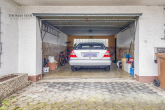 MODERNISIERUNGSBEDÜFTIGES EINFAMILIENHAUS MIT GROSSEM GRUNDSTÜCK IN RUHIGER WOHNLAGE -SOFORT FREI - Große Einzelgarage