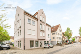 GEWERBEFLÄCHE: Erdgeschoss – große Fensterfront – frequentierte Lage! - Hausansicht