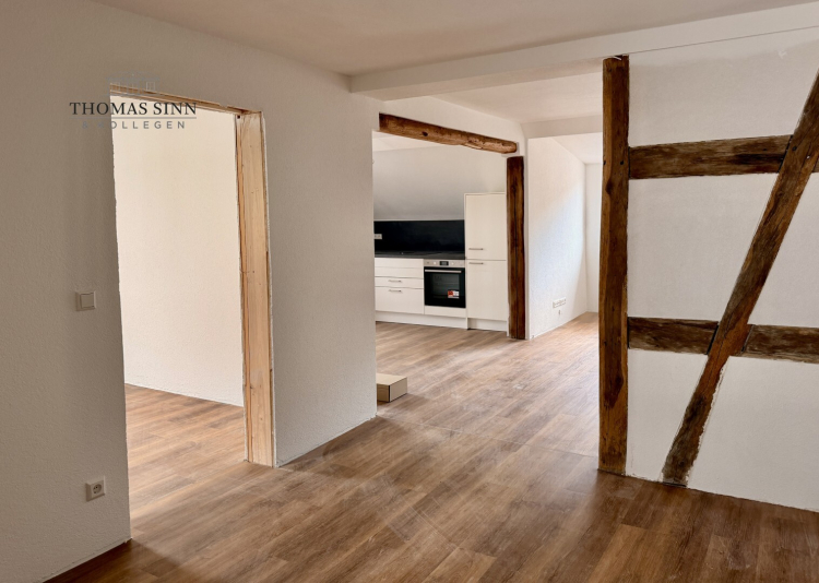 Großzügiges Wohnen auf zwei Ebenen – 5,5-Zimmer Maisonette Wohnung mit Dachterrasse & Fachwerk 74670 Forchtenberg / Sindringen