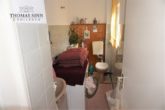 Älteres Reiheneckhaus mit riesiger Terrasse in Ortslage - sofort frei - EG: Badezimmer mit WC