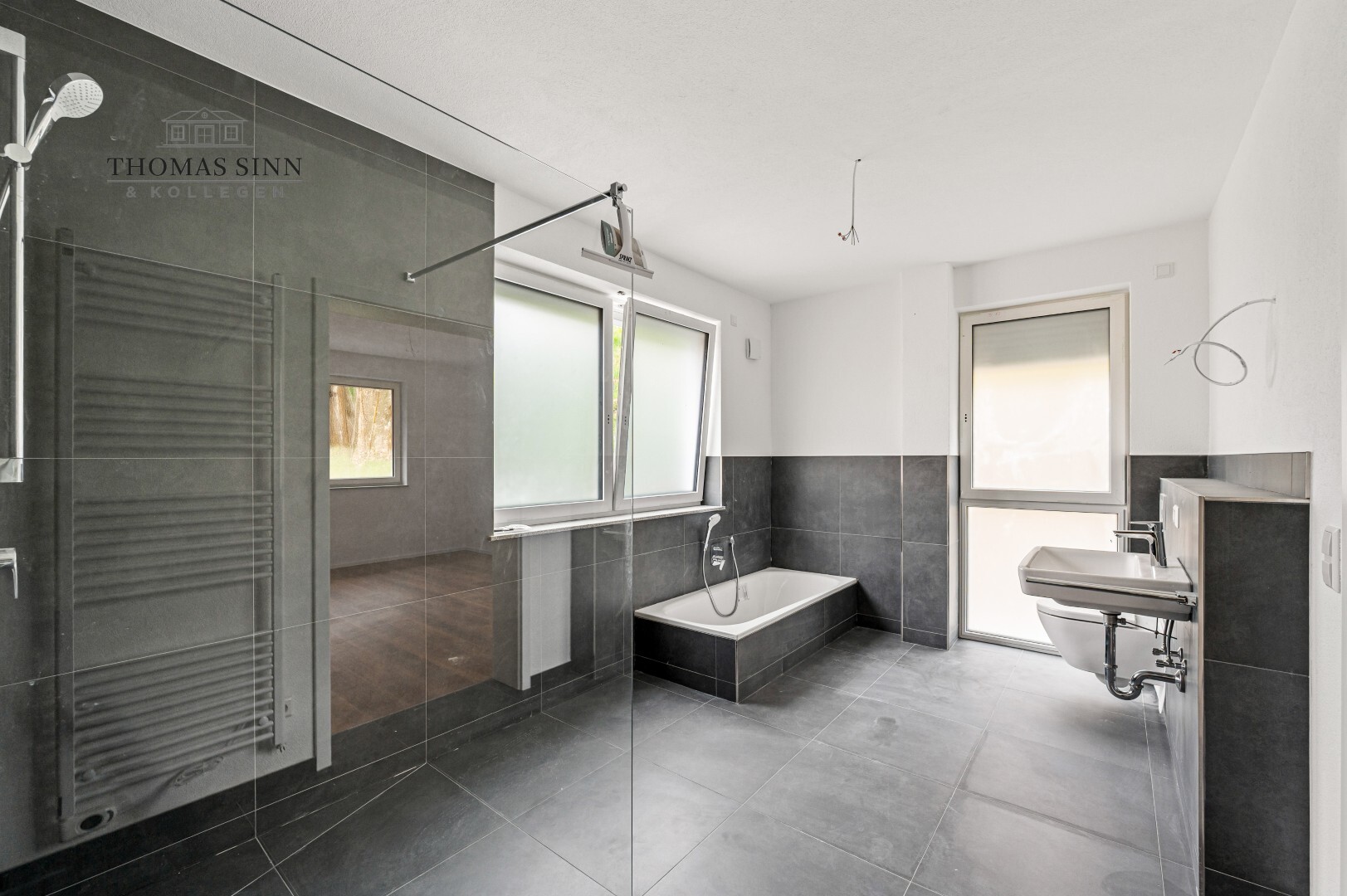 NEUBAU – Modernes Wohnen mit Komfort – 4,5 Zimmer OG-Wohnung mit Loggia und Kfz-Stellplätzen - Photo 3