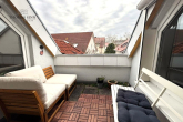 Schöne 3 Zimmer DG-Wohnung in ruhiger zweiter Baureihe - Dachterrasse
