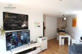 GUT VERMIETETE 2-ZIMMER-WOHNUNG MIT BALKON UND TG-STELLPLATZ IN RUHIGER WOHNGEGEND - Wohn-/Esszimmer