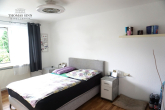 GUT VERMIETETE 2-ZIMMER-WOHNUNG MIT BALKON UND TG-STELLPLATZ IN RUHIGER WOHNGEGEND - Schlafzimmer