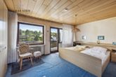 Renovierungsbedürftiges Reihenmittelhaus in ruhiger Randlage mit Blick ins Grüne - kurzfristig frei! - OG: Schlafzimmer