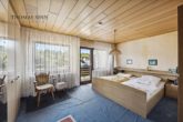 Renovierungsbedürftiges Reihenmittelhaus in ruhiger Randlage mit Blick ins Grüne - kurzfristig frei! - OG: Schlafzimmer
