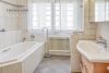 Stilvoll saniertes Einfamilienhaus in ruhiger Wohnlage - DG: Badezimmer