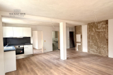 Helle 3,5-Zimmer Wohnung im 1. OG mit Balkon – modernes Wohnen trifft auf einzigartiges Fachwerk - Wohn-/Esszimmer
