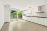 Neuwertige 3,5-Zimmer-Wohnung im EG mit ruhiger Terrasse und TG-Stellplatz bei Uhlandshöhe/Gänshaide - Wohnküche mit Zugang zur Terrasse
