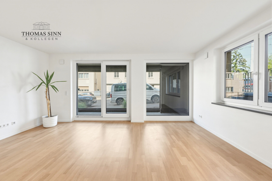 Wohnbereich mit verglastem Balkon