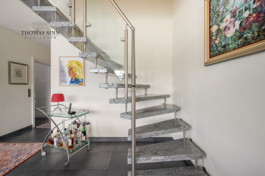 DG1: Treppe vom Wohn-/Esszimmer ins DG2