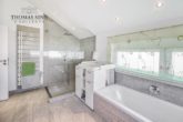 "Traum in Weiß" - Repräsentatives Einfamilienhaus in naturnaher Feldrandlage ! - EG: Badezimmer