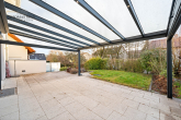 Sehr gepflegte DHH mit Garten und Garage in ruhigem Wohngebiet für Ihre Familie - sofort frei ! - Terrasse/Pergola