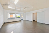 GERÄUMIGE 3 ZIMMER WOHNUNG MIT GEMÜTLICHER, ÜBERDACHTER SOMMERTERRASSE - Wohnzimmer