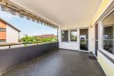 GERÄUMIGE 3 ZIMMER WOHNUNG MIT GEMÜTLICHER, ÜBERDACHTER SOMMERTERRASSE - Überdachte Terrasse