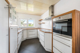 GERÄUMIGE 3 ZIMMER WOHNUNG MIT GEMÜTLICHER, ÜBERDACHTER SOMMERTERRASSE - Küche