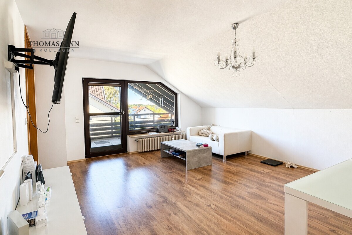 Wohnen im Grünen: Dachgeschosswohnung mit zwei Balkonen in Prevorst - Foto 2