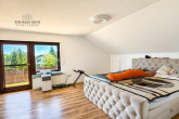 Wohnen im Grünen: Dachgeschosswohnung mit zwei Balkonen in Prevorst - Schlafzimmer