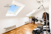 Wohnen im Grünen: Dachgeschosswohnung mit zwei Balkonen in Prevorst - Zimmer