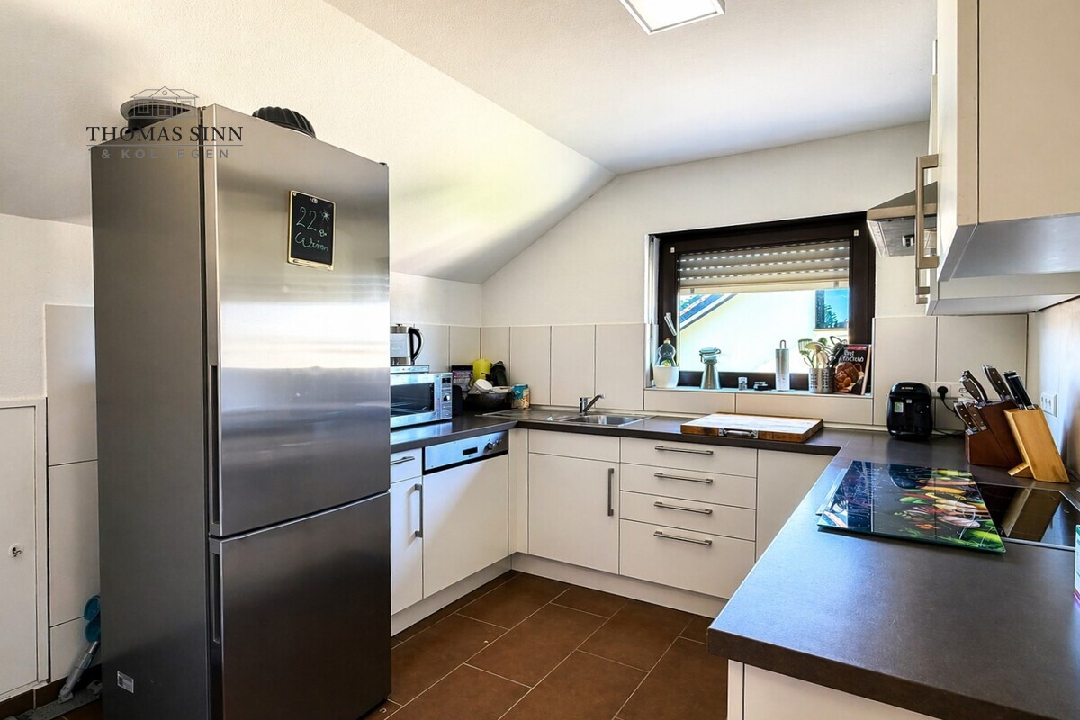 Wohnen im Grünen: Dachgeschosswohnung mit zwei Balkonen in Prevorst - Foto 5