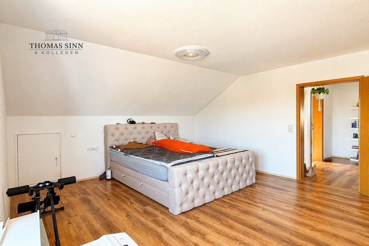 Wohnen im Grünen: Dachgeschosswohnung mit zwei Balkonen in Prevorst - Foto 3