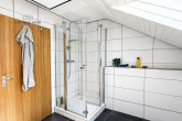 Wohnen im Grünen: Dachgeschosswohnung mit zwei Balkonen in Prevorst - ...mit Dusche