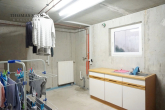GEPFLEGTES EINFAMILIENHAUS MIT SEPERATER VERMIETETER EINLIEGERWOHNUNG - UG: Wasch-/Heizraum