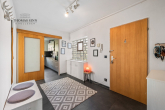Renovierte 3-Zimmer-Wohnung mit Garage, Balkon und Heuchelberg-Blick in guter Lage - Diele
