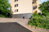 Renovierte 3-Zimmer-Wohnung mit Garage, Balkon und Heuchelberg-Blick in guter Lage - Garagenansicht