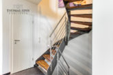 Moderne Doppelhaushälfte mit idealer Aufteilung in schöner Feldrandlage - EG: Treppe nach oben
