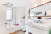 Moderne Doppelhaushälfte mit idealer Aufteilung in schöner Feldrandlage - DG: Badezimmer