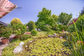 Wohlfühlhaus mit Wellnessoase und Bilderbuchgarten in ruhiger Wohnlage - Garten mit Teich